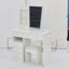 Meuble-lavabo de bureau avec tiroir du milieu à gauche + tabouret rembourré, très grand miroir coulissant à droite-459055007