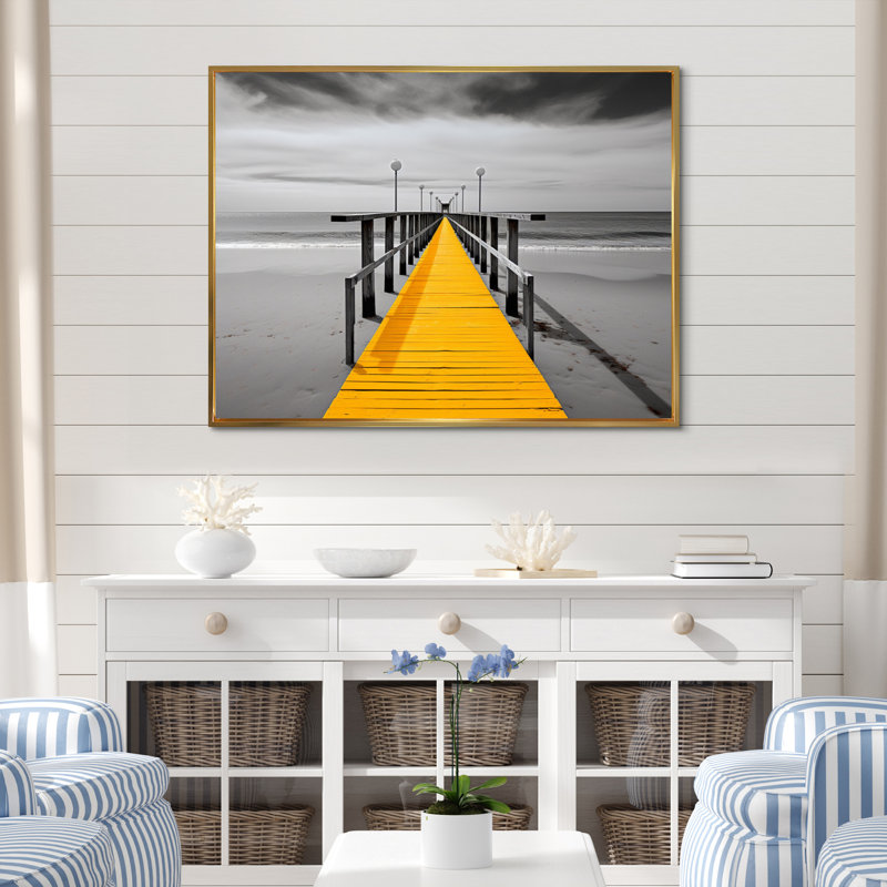 Alikah Beach Pier Perspect Black - impression, H 24 po x l 32 po x P 1 po, Cadre flottant doré
