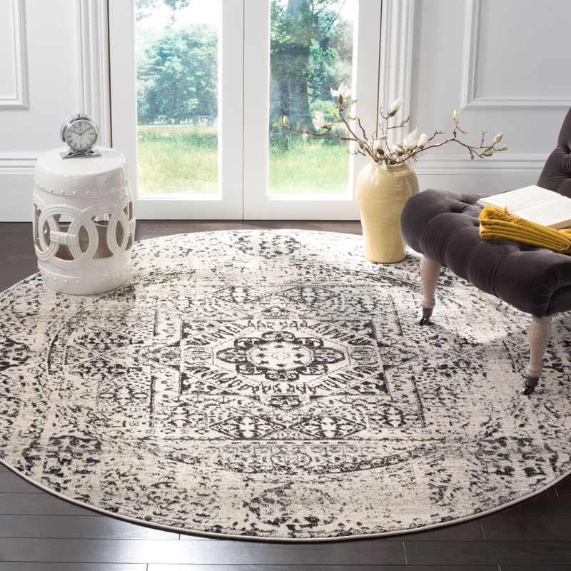 Highworth Oriental Ivory/Black Area Rug, Round 6'7"