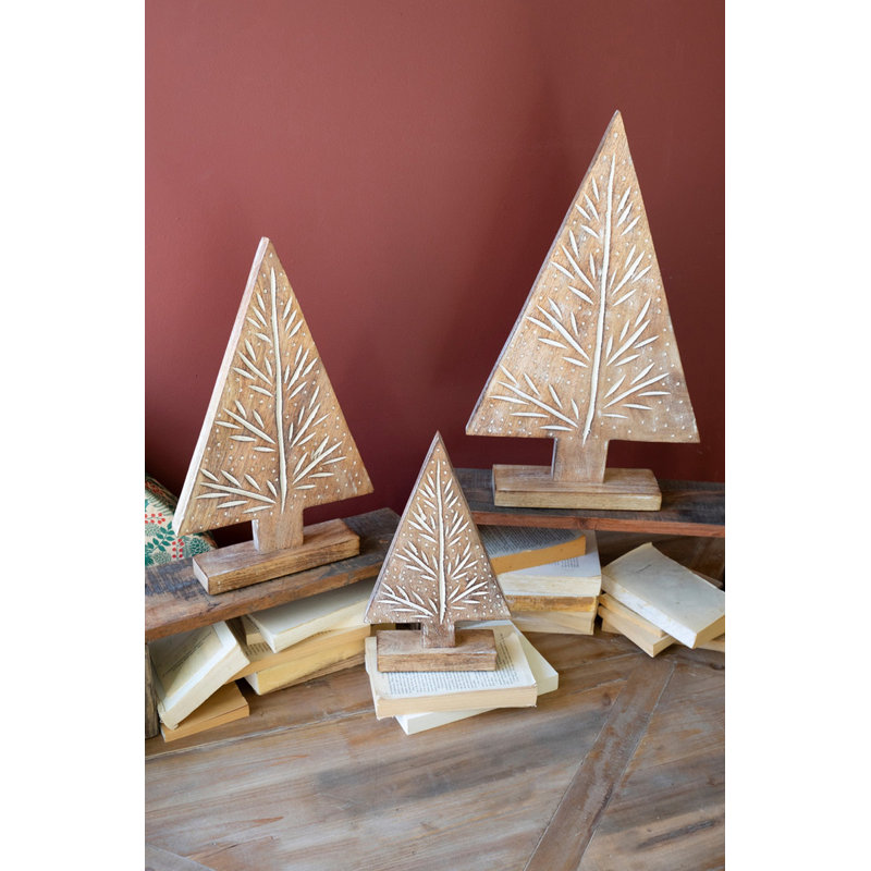  Ensemble de trois arbres de Noël sculptés en bois sur des supports - naturel avec détail doré