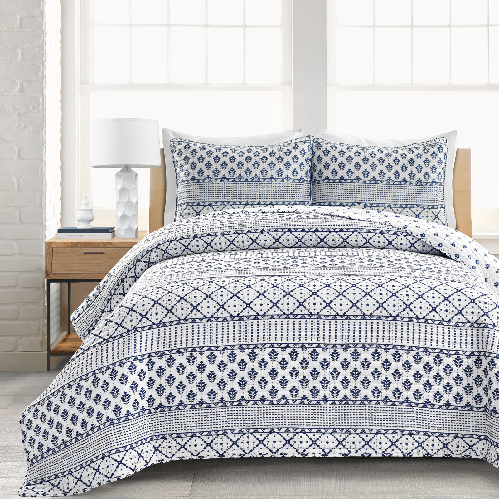 Willards Quilt Set, Full/Queen Quilt + 2 Shams, Navy/White