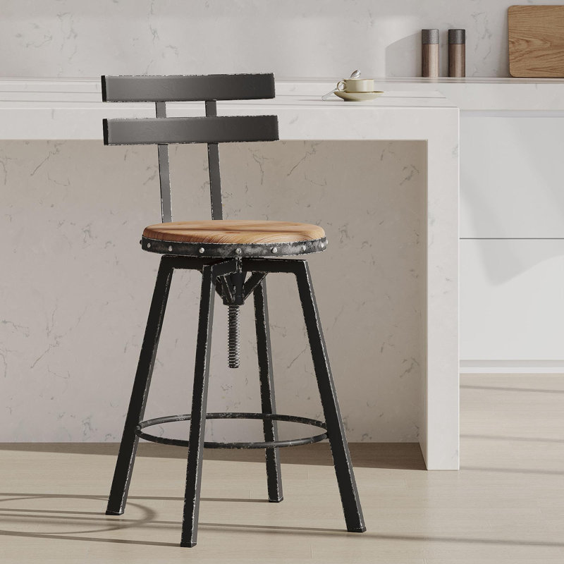 Chaise en métal avec siège en bois