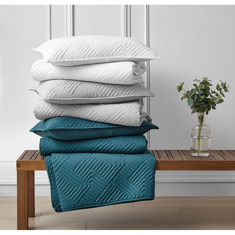 White Full Reversible Microfiber Quilt Set