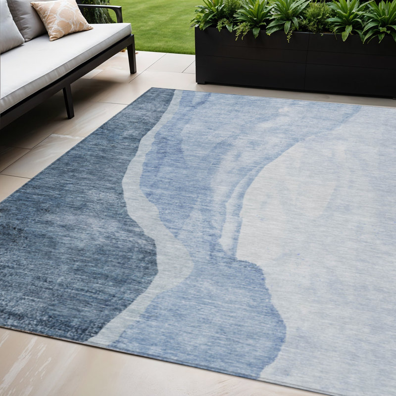 Tapis intérieur lavable abstrait bleu marine et bleu ciel HomeRoots 5 pi x 8 pi