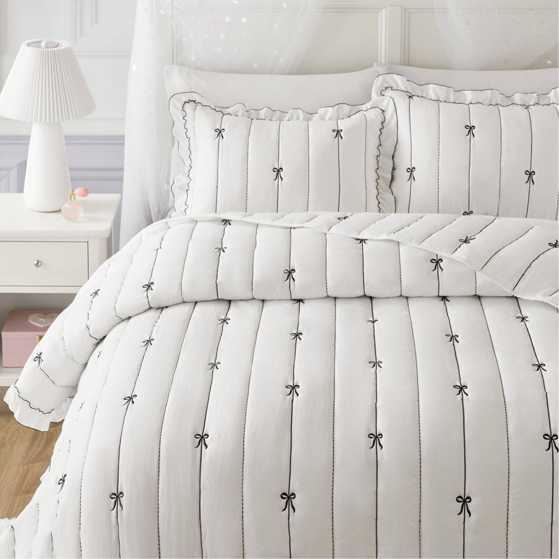 3- Piece Full/Queen Quilt Mini Set, White+Black