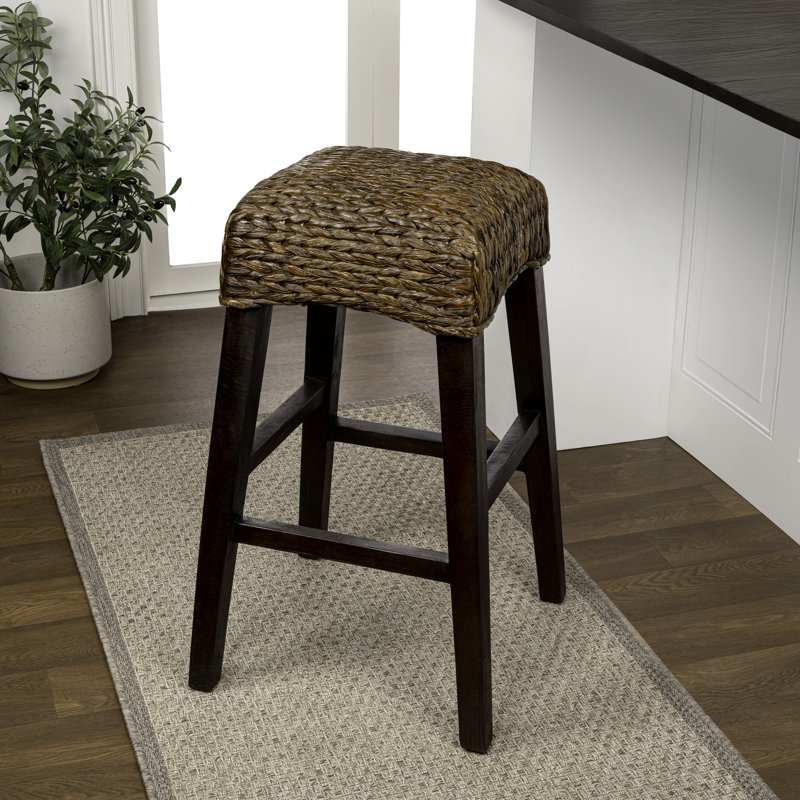 Tabouret de bar en jacinthe d'eau tissé sans dossier 30 po Maui Coastal, cadre en bois de manguier massif avec repose-pieds intégré, brun foncé