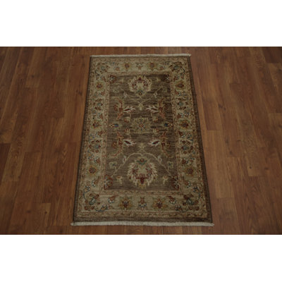 Tapis brun et vert traditionnel fait à la main avec d'élégants motifs floraux 2 x 3