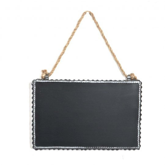 Tableau noir fixé au mur