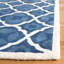 Tapis bleu / ivoire en laine / coton / latex touffeté à la main Carolene-1226196322