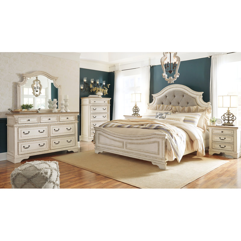 Realyn 4-Piece Bedroom Package, Queen