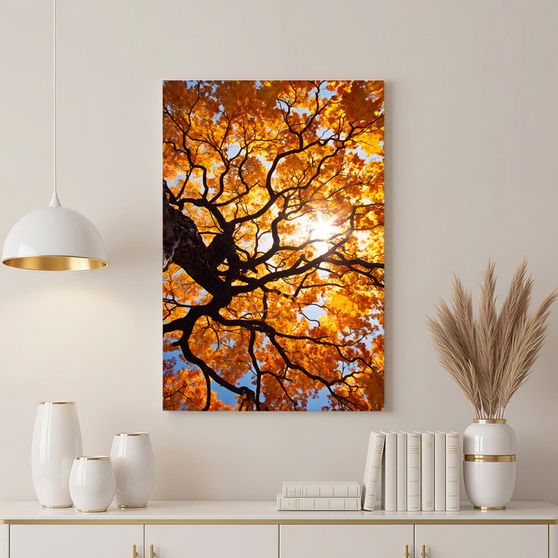 Toile orange, feuilles et branches contre ciel bleu, H 36 po x l 24 po