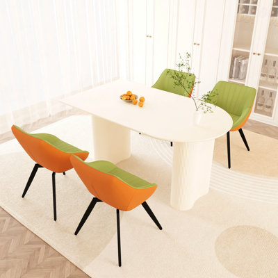 Ensemble de salle à manger 4 pièces style médiéval moderne: table en panneau de fibres à densité moyenne de style crème 63 po et 4 chaises en polyuréthane vert, pieds en métal noir