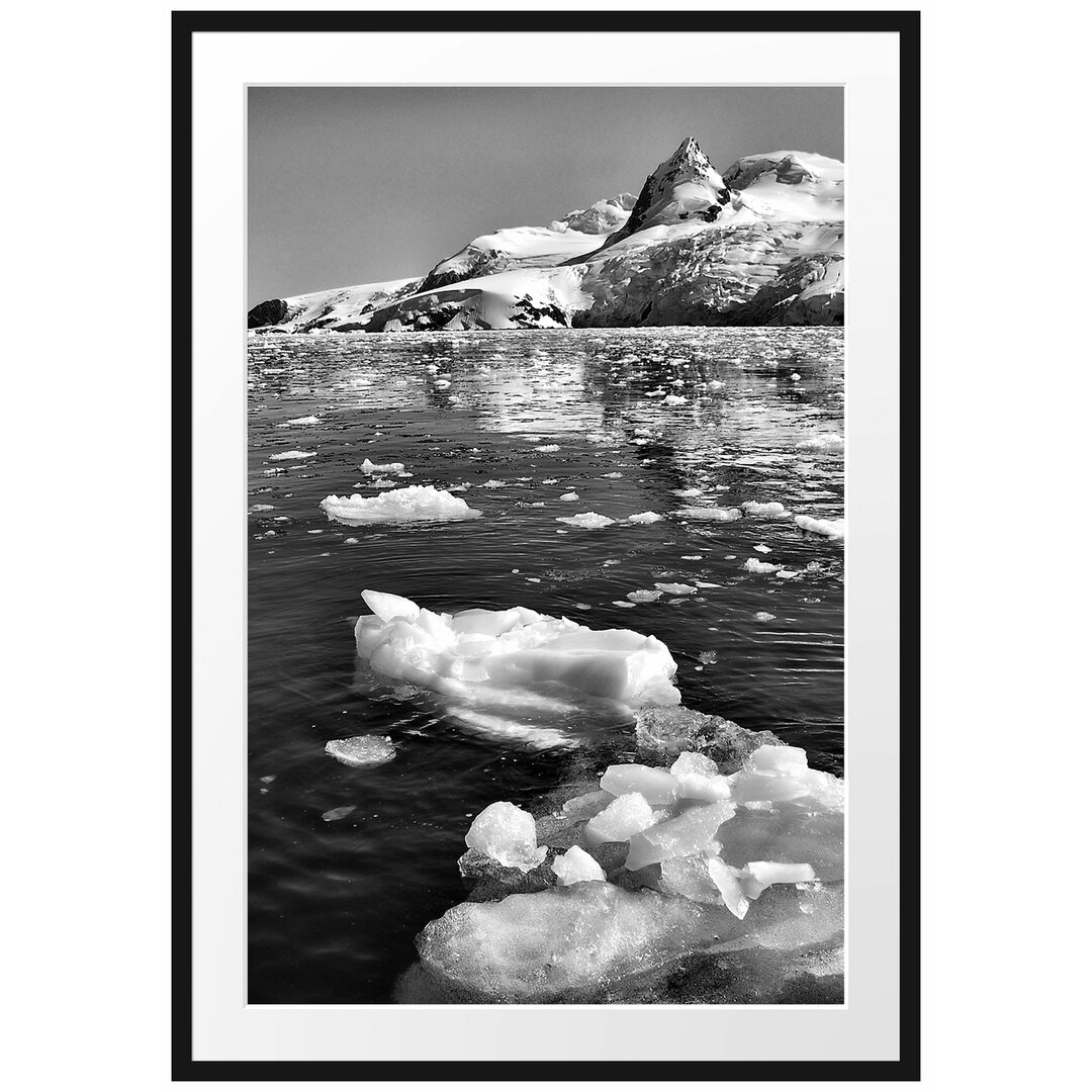 Gerahmtes Poster Eisberge im Meer Arktis