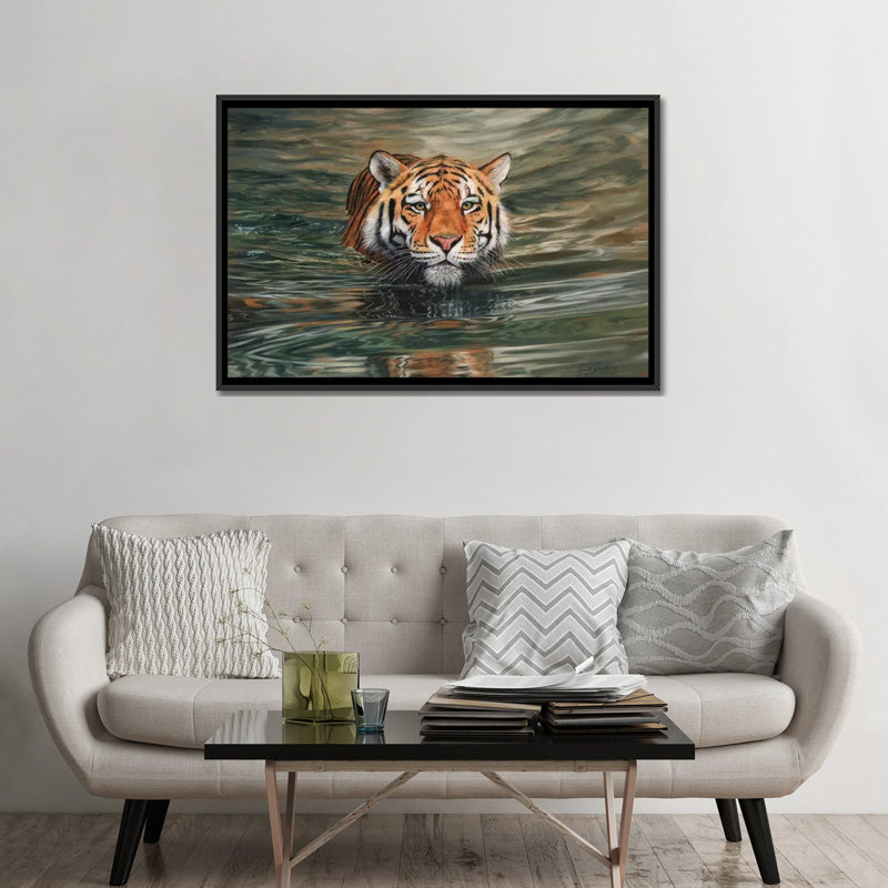 «Tiger Water Front» par David Stribble, impression sur toile tendue, H 18 po x l 26 po x P 1,5 po, Toile avec cadre noir