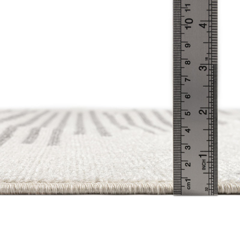 Tapis gris / ivoire en polypropylène tissé à la machine Laidy, Tapis de couloir 2 pi 7 po x 10 pi