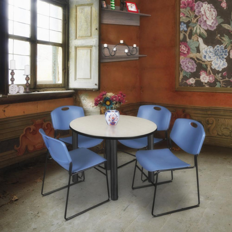 Plateau de table Kee, 4 chaises empilables Zeng, Érable / noir, H 29 po x l 36 po x P 36 po, Bleu
