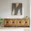 Armoire d'appoint 2 portes avec tablettes réglables, chic moderne, longueur 47,5 po, compartiment de rangement spacieux, pieds en bois massif, café foncé, tablettes décoratives - chic et pratique