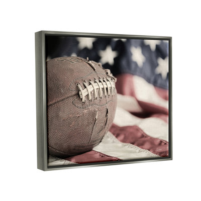 Football et drapeau américain sur toile par Lori Deiter