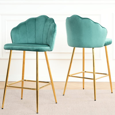 Chaise de bar en velours Shell - 2 pièces Or - pieds. Pour le café, le bar, le restaurant. Conception ergonomique, anti-stress. Lignes lisses, siège en éponge épaisse. Courbe élégante. Solide et solide. Pied réglable antidérapant.