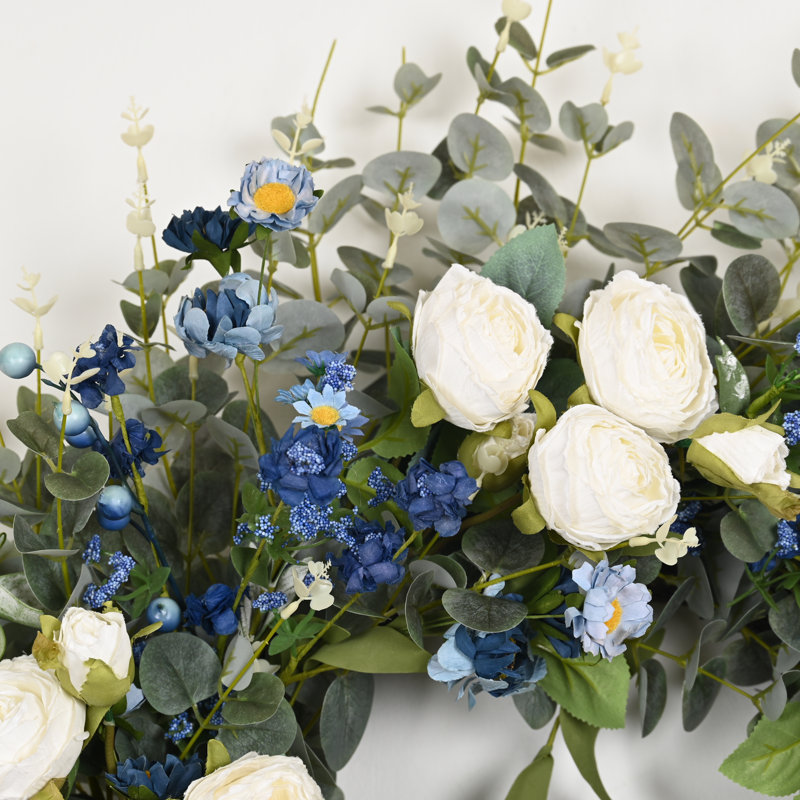 Couronne florale 26 po avec grappe de fleurs d'eucalyptus et de marguerites