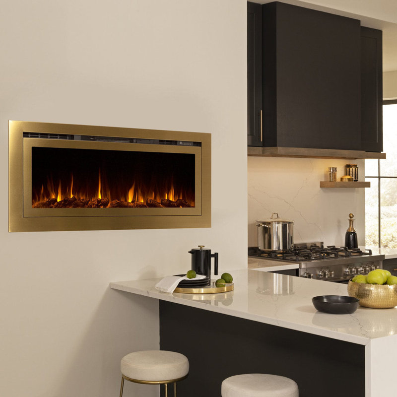Le foyer électrique doré de luxe The Sideline, H 21,5 po x l 50 po x P 5,5 po
