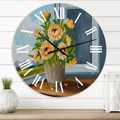 Nature morte avec des fleurs orange à la fenêtre - Horloge murale traditionnelle