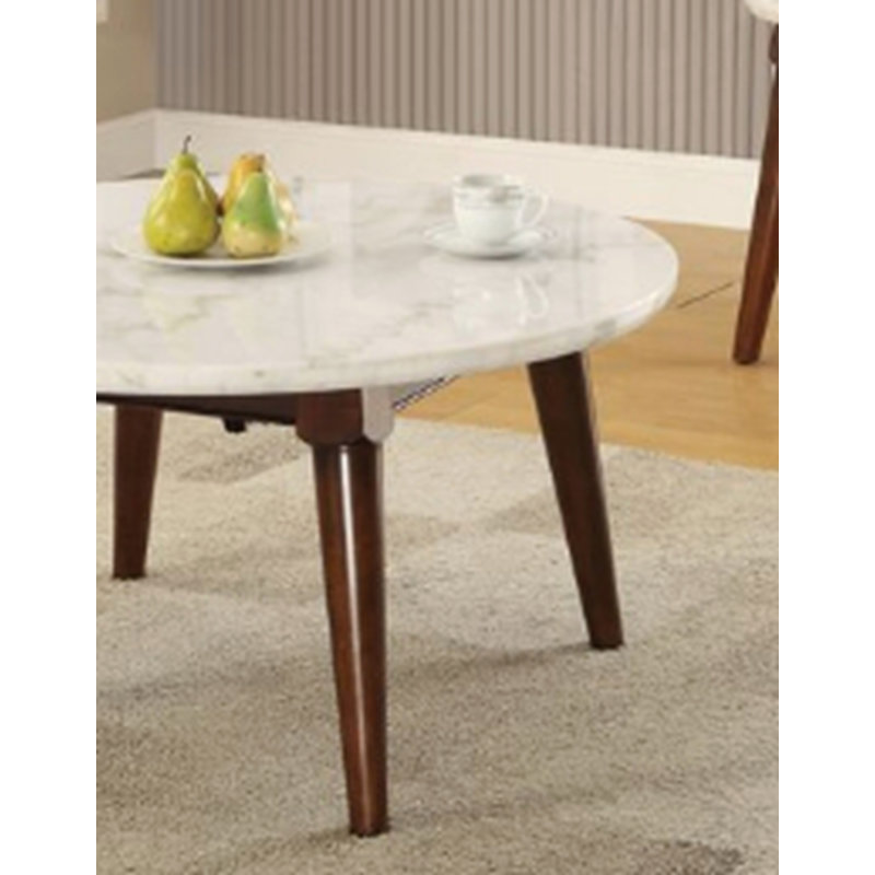 Table basse ronde en marbre avec pieds au fini noyer, parfaite pour les espaces de vie modernes et élégants.