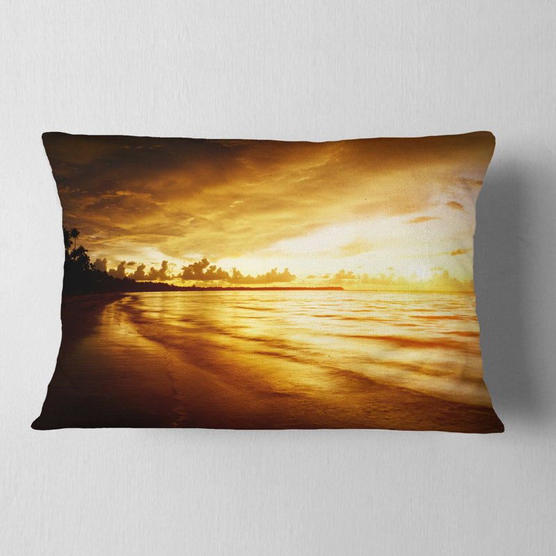 Coussin imprimé Fascinating Caribbean Beach en jaune - Sea & Shore, Rectangle 12" x 20"