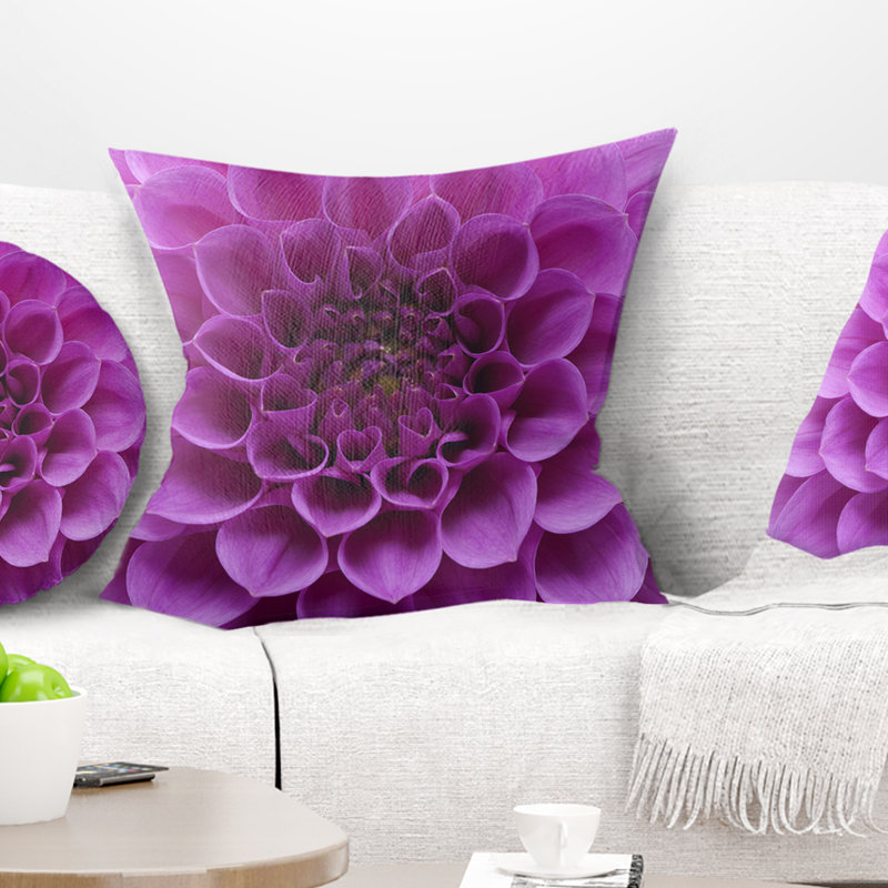 Grande fleur mauve clair et pétales - coussin à imprimé floral, 18 po x 18 po, Coussin décoratif