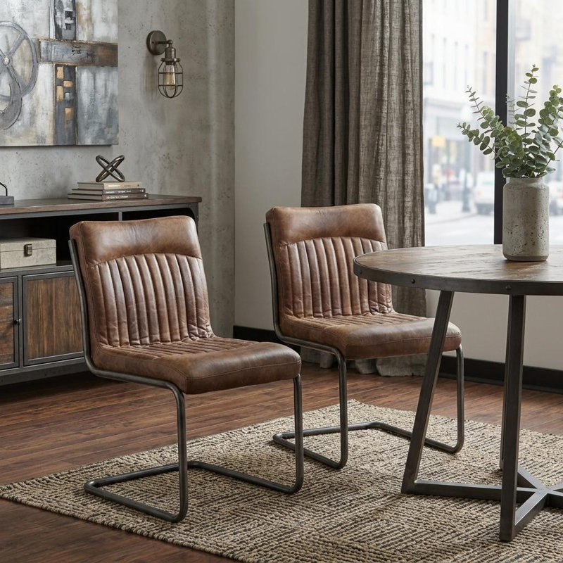Ensemble de deux chaises d'appoint en cuir brun et noir