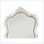 Miroir Chantelle blanc perle avec bord biseauté et garniture ornementale, parfait pour une décoration intérieure élégante