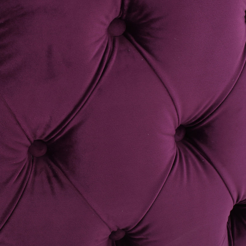 Siège en velours fuchsia avec texture douce et moelleuse