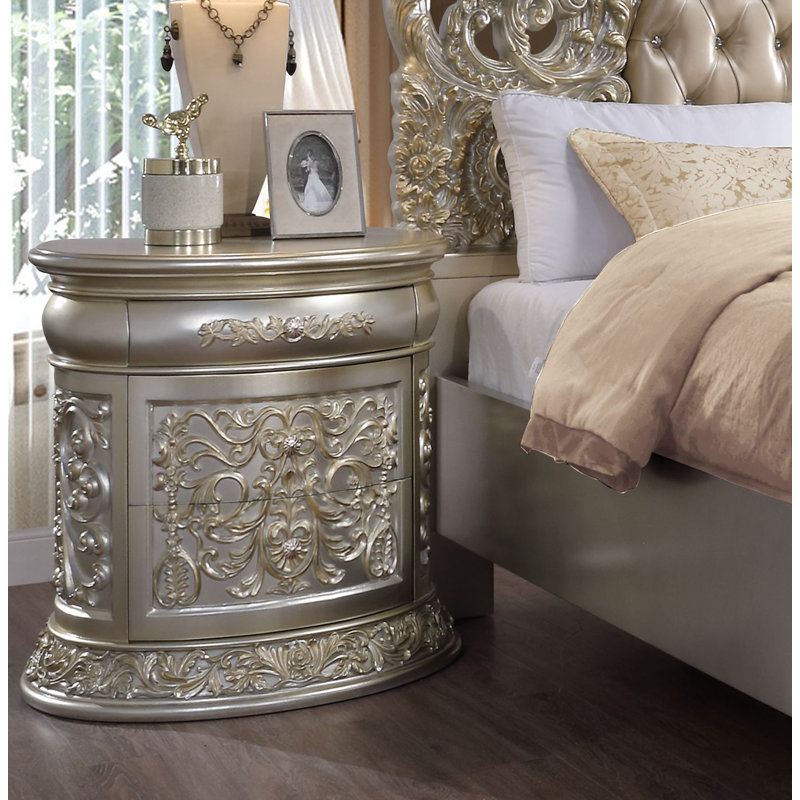 Table de chevet 3 tiroirs Denessa en or antique