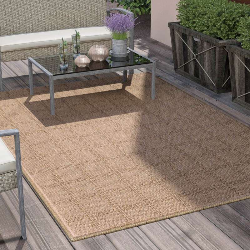 Tapis beige à motif géométrique Sarinah, Rectangle 7 pi 10 po x 9 pi 10 po