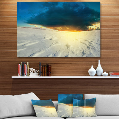 Coucher de soleil sur la prairie enneigée - reproduction de photo sur toile tendue