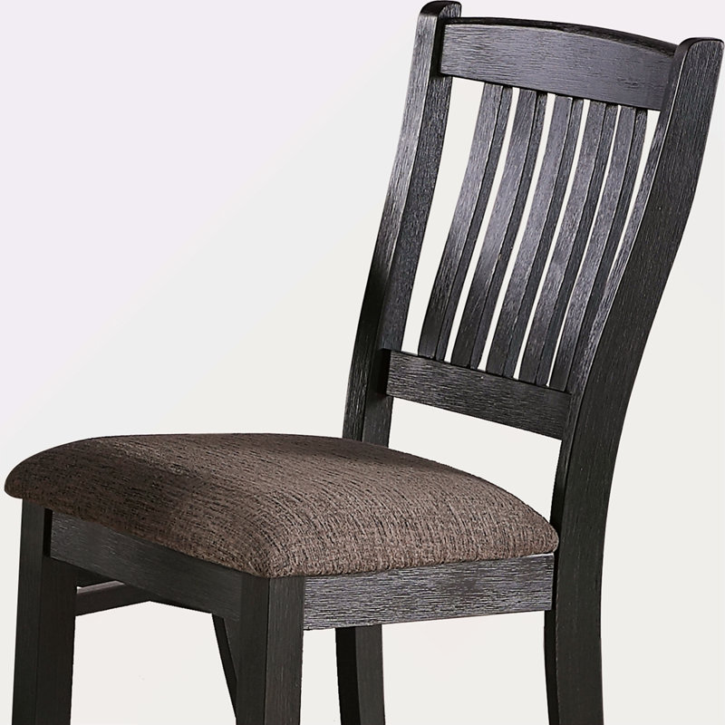Chaise haute en noir rustique