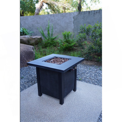 Foyer de table d'extérieur au gaz propane de 25 po de hauteur - procédé de sculpture résistant aux températures élevées de 50 000 BTU pour des matériaux écologiques avec l'effet du grain de tissage du rotin