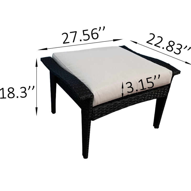 Ensemble de patio avec de magnifiques coussins et une table au design moderne. Chaises avec housses amovibles.