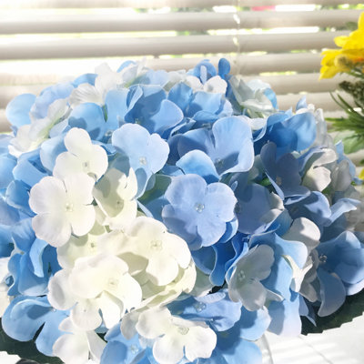 Douille de hortensia en soie en vase