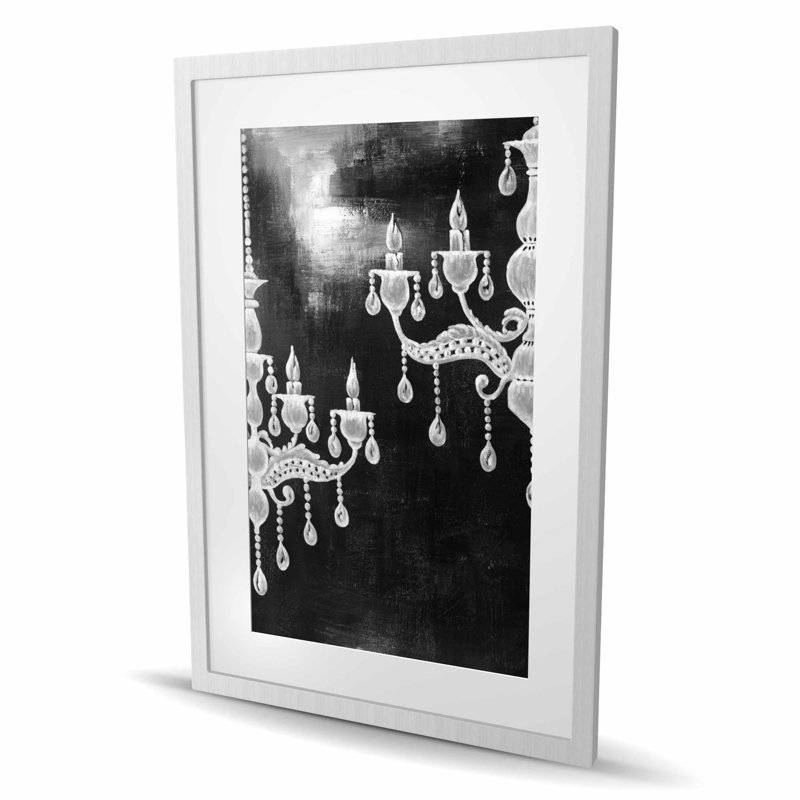White Chandeliers - Nature morte industrielle, reproduction d'art encadrée, H 36 po x l 24 po, Argent argent