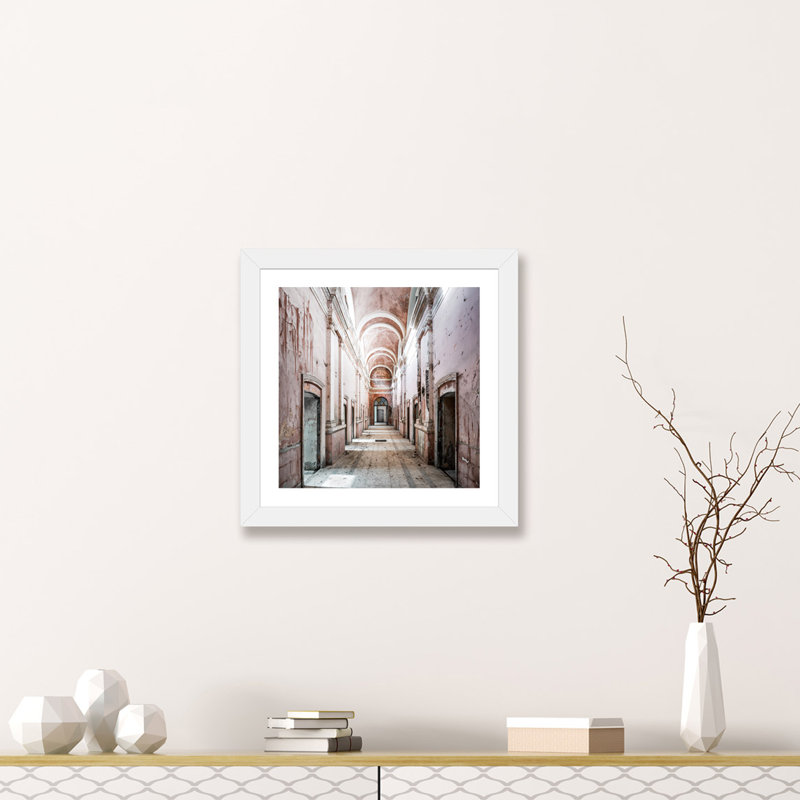 «Roman Spa» par Simon Yeung - reproduction de photo, H 24 po x l 24 po x p 1 po, Papier encadré blanc