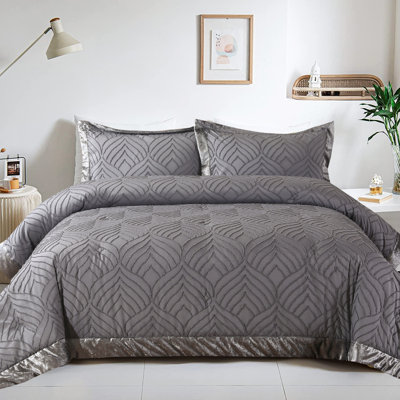 Camesha Microfiber Patchwork Bedspread with Pillow Shams