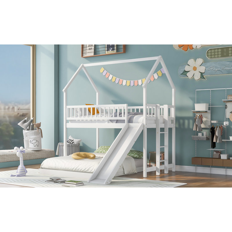 Lit superposé blanc au-dessus d'une chambre double avec glissade et construction solide, fini robuste, garde-corps robuste