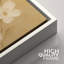 Doux bouquet floral blanc sur fond neutre chaleureux - impression sur toile encadrée-834372302-834372299