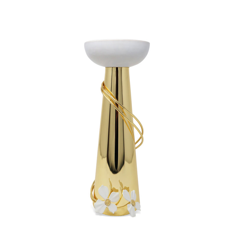 Bougeoir en porcelaine avec détail fleur, H 13 po x l 4 po x P 4 po