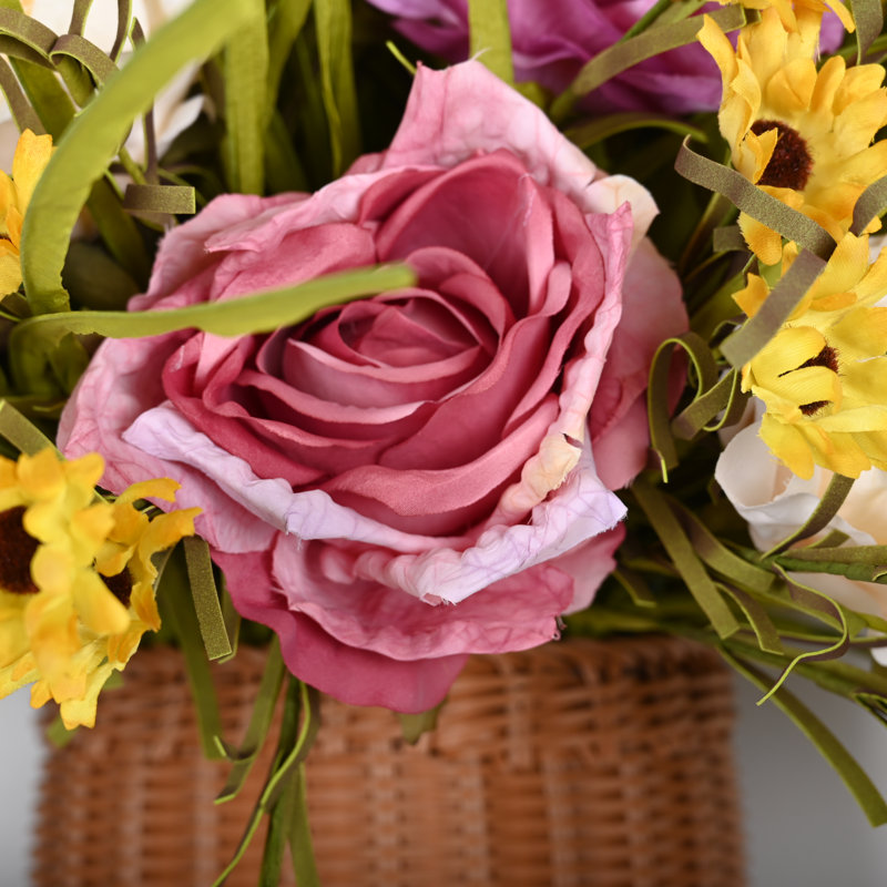 Arrangement floral de pivoine de campagne artificielle avec panier pour porte d'entrée murale