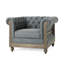 Élégant fauteuil club avec tissu gris anthracite, capitonnage à boutons profonds profonds, accoudoirs courbés, garniture cloutée, structure de pieds en bois de bouleau rafraîchissant, base intense