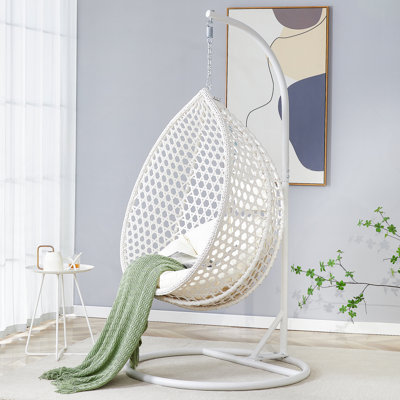 Fauteuil suspendu de 76,8 pouces en imitation rotin blanc tissé à la main (support inclus), coussin de coussin épais, fauteuil de balançoire d'intérieur et d'extérieur, fauteuil de terrasse pour le salon. W1151P174813
