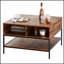 Table basse à plateau rabattable Farmhouse avec rangement, finition grain de bois rustique, compartiment caché et tablettes ouvertes pour le salon