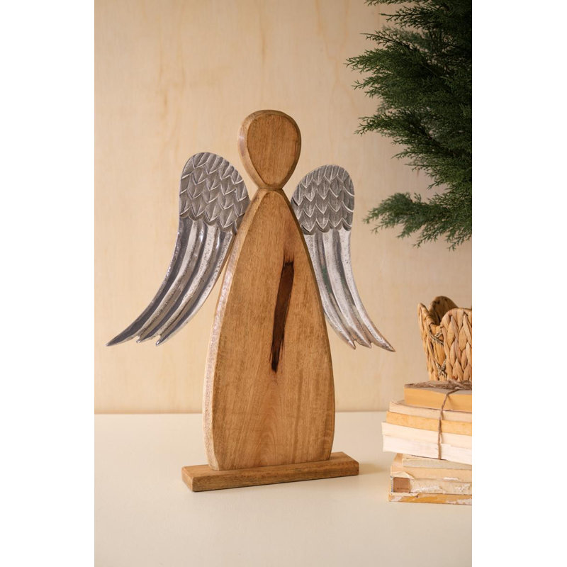 Ange sculpté en bois de manguier avec des ailes en aluminium